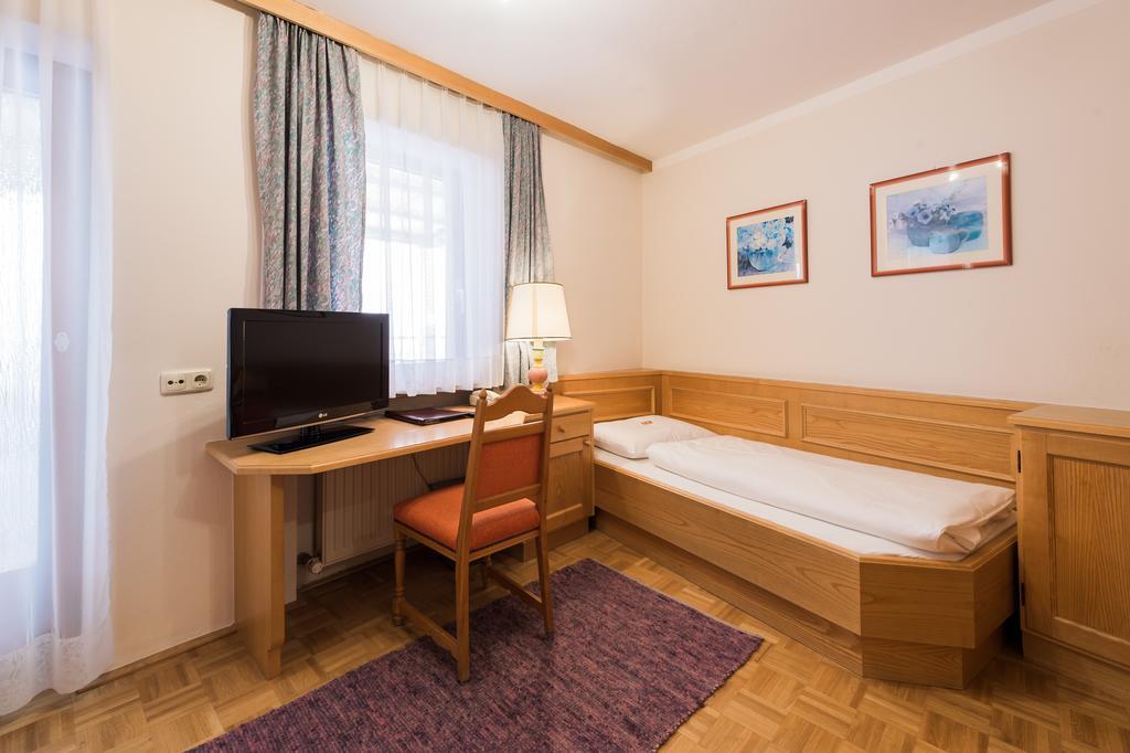 גולינג אן דר זלצאך Gaestehaus Reiter מראה חיצוני תמונה